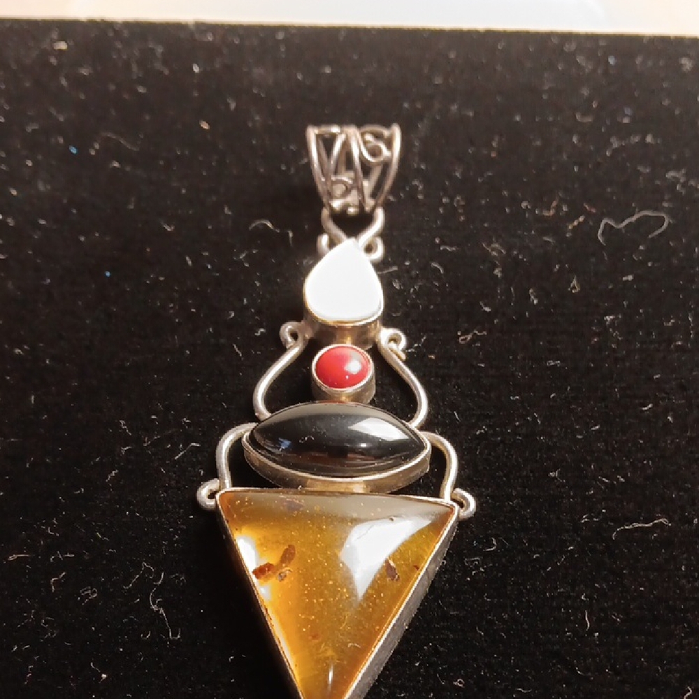 Elegant Multi-Stone Pendant Necklace